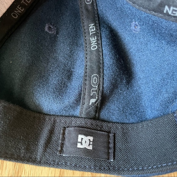 DC Flexfit Snapback Hat - Picture 6 of 6